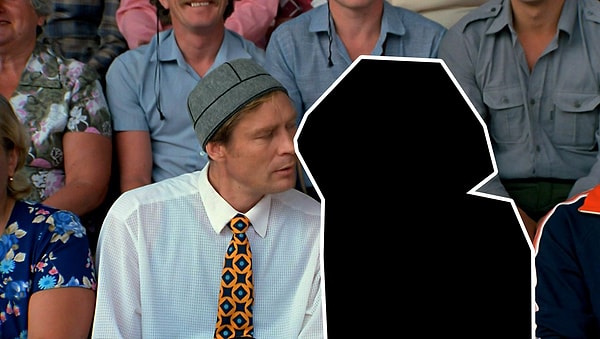 1. Кого вырезали из кадра фильма "Любовь и голуби"?