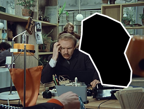 2. Кого вырезали из кадра фильма "Служебный роман"?