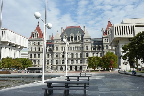 3. Столица штата Нью-Йорк...