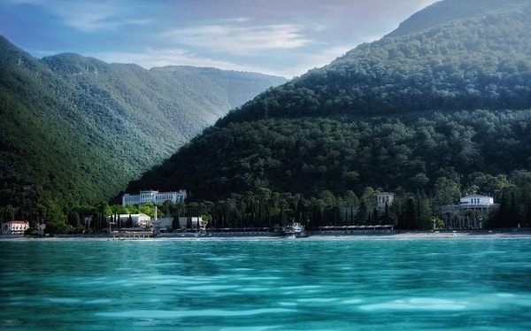 3. Какой из курортов не явлется абхазским?