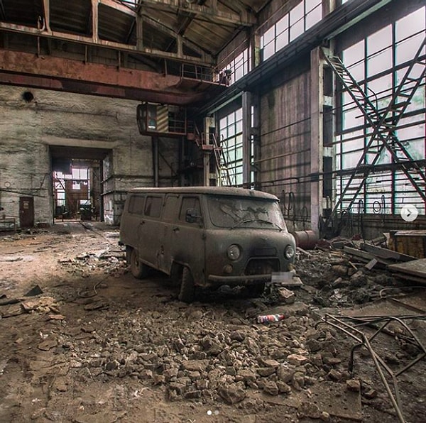 8. Советская техника на заброшенном предприятии