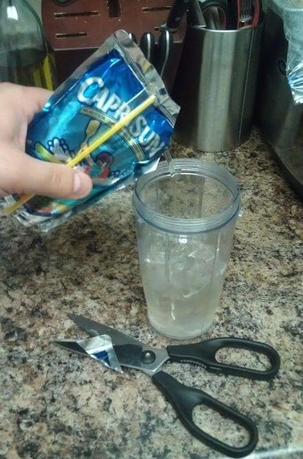 7. Если вы не любите трубочки, можете делать вот так: