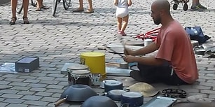 Baterisiz Bateri Gösterisi Yapan Sokak Sanatçısından Muazzam Performans