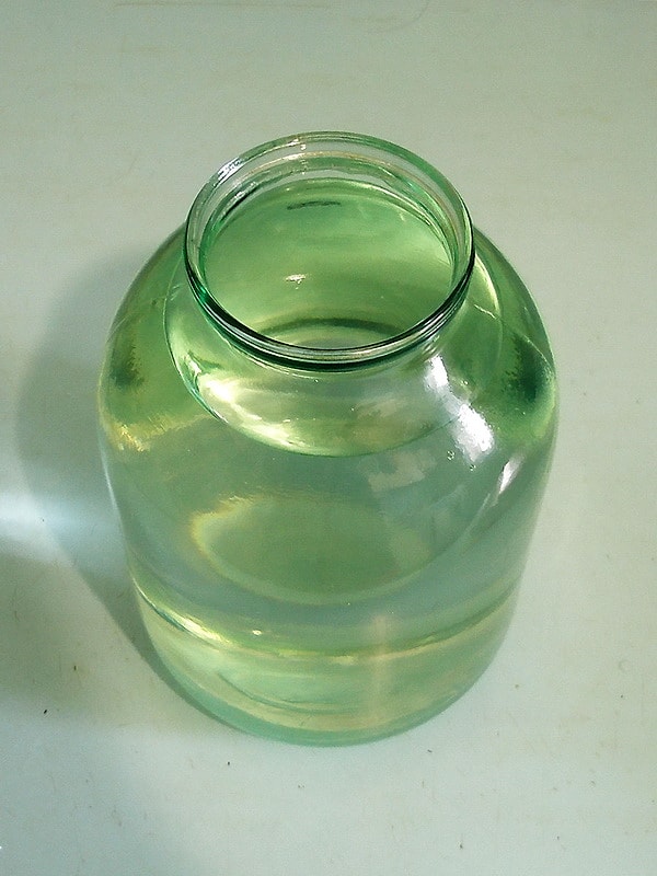 8. Для чего банку с водой ставили перед телевизором?