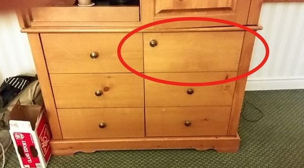 15. А вас бы бесил такой комод в комнате?