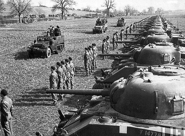 1. Начнем! Какая из стран не входила в Антигитлеровскую коалицию в начале Второй мировой войны?