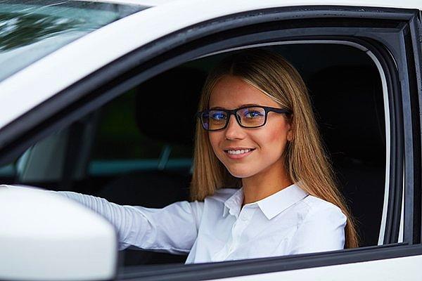 14. İspanya'daki sürücüler arabada yedek gözlük bulundurmak zorundalar.