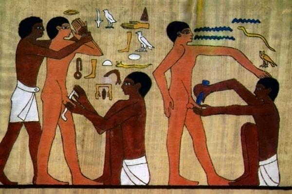 4. Sünnet birçok antik toplum için oldukça olağan dışı olsa da, Mısır'da var olan bir gelenekti.