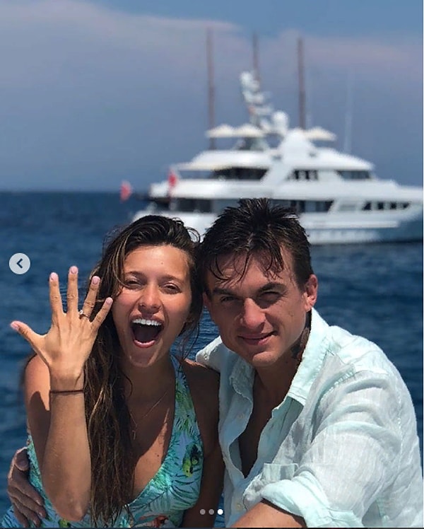 6. А этим летом Влад сделал девушке предложение.