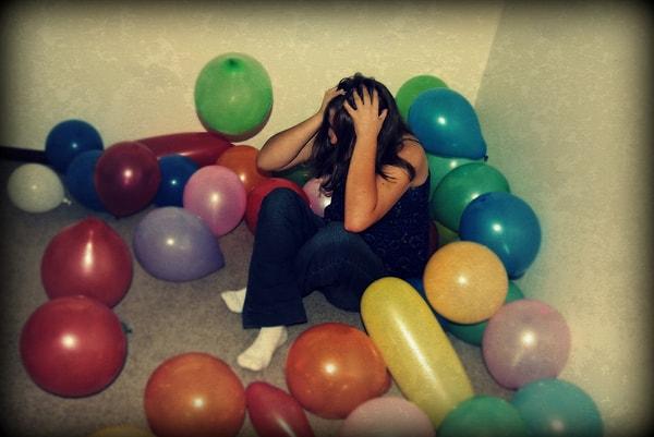 11. Globofobi, balonlardan korkulması demek. Özellikle balonların patlaması bu kişilerin en büyük korkuları arasında.