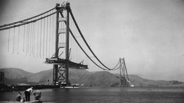 1. Мост Золотые Ворота в Сан-Франциско.