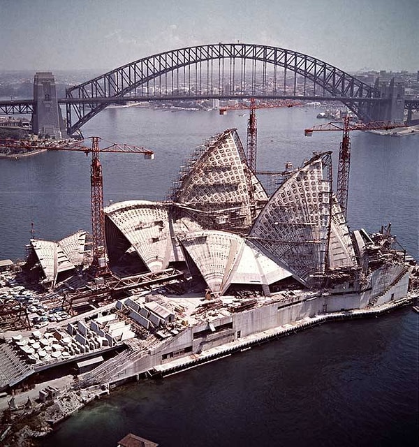 5. Сиднейский оперный театр в Австралии.