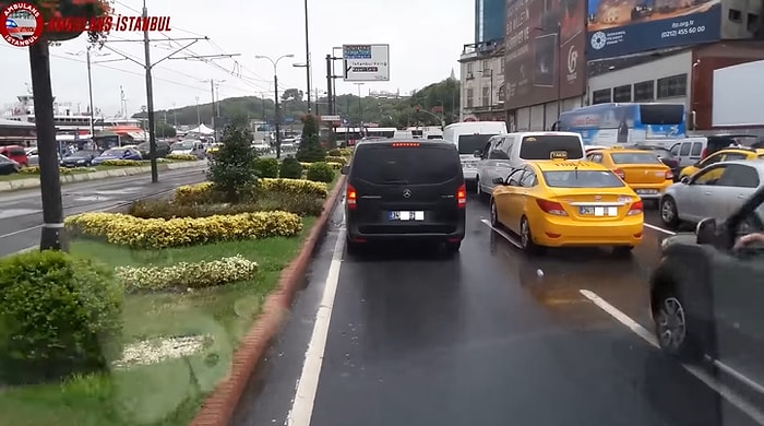 Taksim'den Sultanahmet'e, Kalp Krizi Geçiren Hastaya Müdahaleye Giden Ambulansın Zorlu Yolculuğu