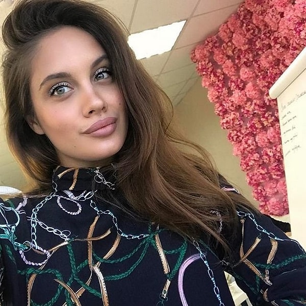 А здесь сходство не такое явное, но все равно что-то есть.