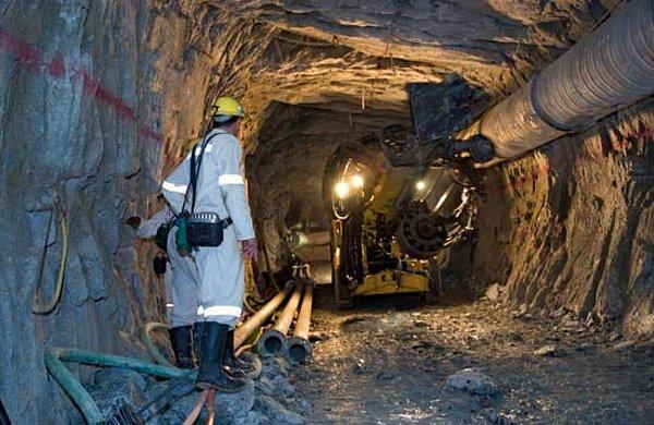 Güney Afrika'da yerin 4 kilometre derinindeki Mponeng Altın Madeni hâlâ aktif.