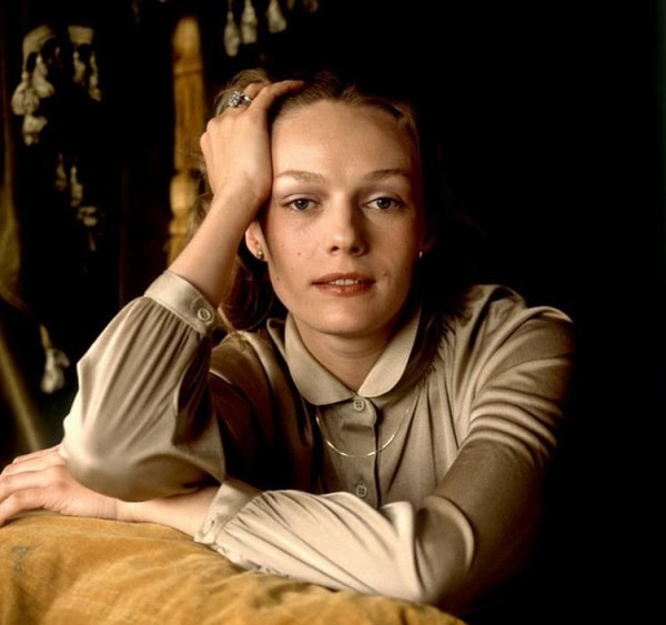 1. Узнаете эту девушку?