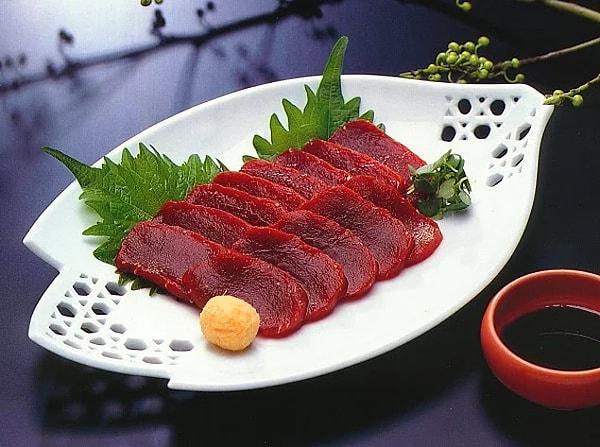 Yaygın inancın aksine, balina eti Japonya'da çok popüler bir yiyecek değil.