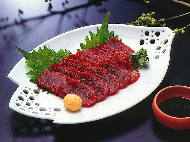 Yaygın inancın aksine, balina eti Japonya'da çok popüler bir yiyecek değil.