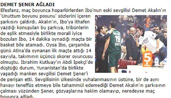 Bu sırada nişanlısı Demet Şener, Demet Akalın'ın şarkılarını duymaya dayanamamış ve maç boyunca ağlamaktan helak olmuştu.