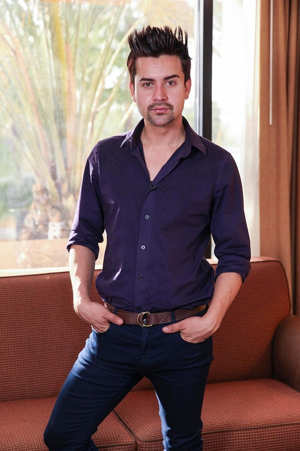 11. Адам не собирается отказываться от своей страсти к Мадонне. «Когда я снимаю свой макияж, я вижу этого красивого парня», - говорит он.