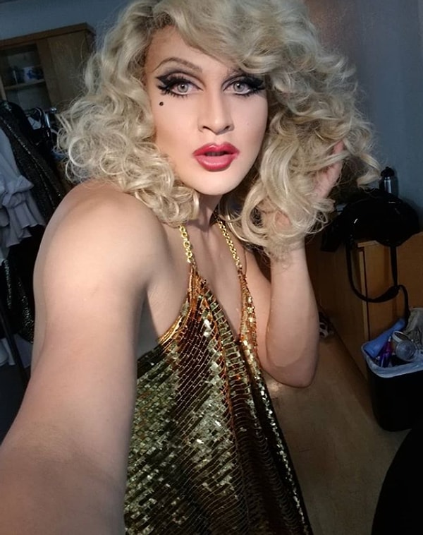 13. Несмотря на то, что вход на концерты Адама бесплатный, для Америки он является кумиром. Как говорит Адам, он пока не готов к этому.