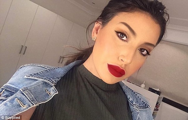 По словам Зиллы, эстетическая хирургия позволяет не использовать сильный макияж, как раньше.