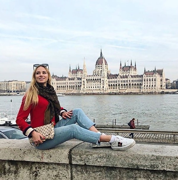 10. По слухам, ролик постановочный, однако сама Анна это всячески отрицает.