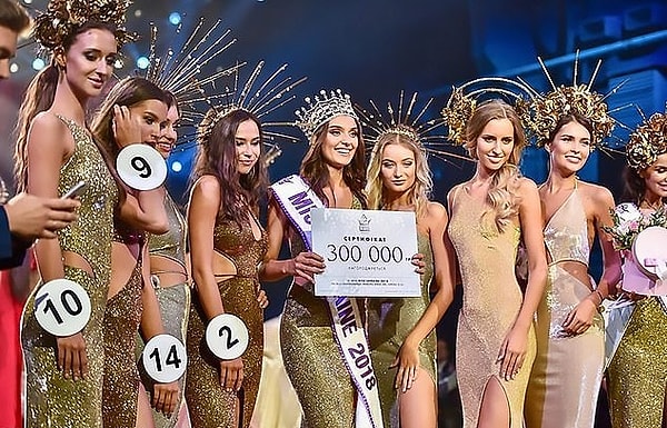 Организаторы конкурса красоты "Мисс Украина" заявили, что они вправе потребовать от Вероники оплаты расходов на конкурс, который определит новую владелицу короны.