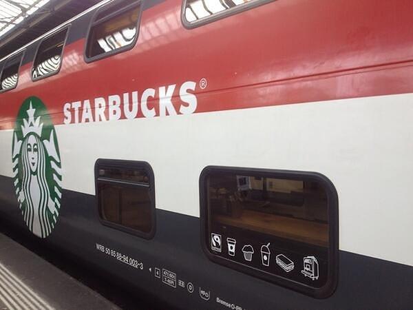 13. Eğer bir Starbucks aşığıysanız, bu treni görünce düşüp bayılabilirsiniz...