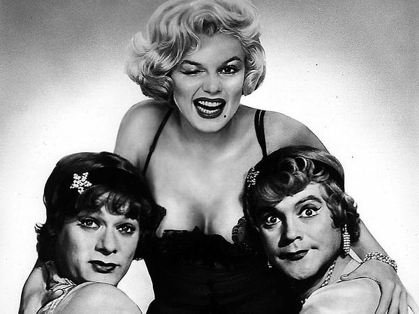 5. "В ... только девушки"