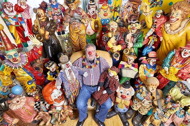 3. Largest collection of clown-related items — 4,348