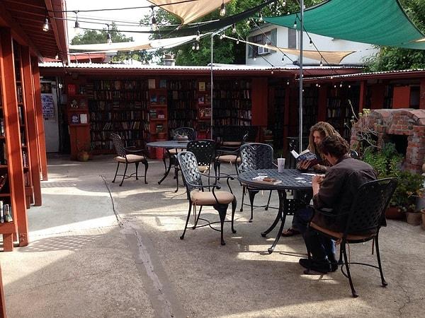 27. Ojai'de bulunan açık hava kütüphanesi 😍