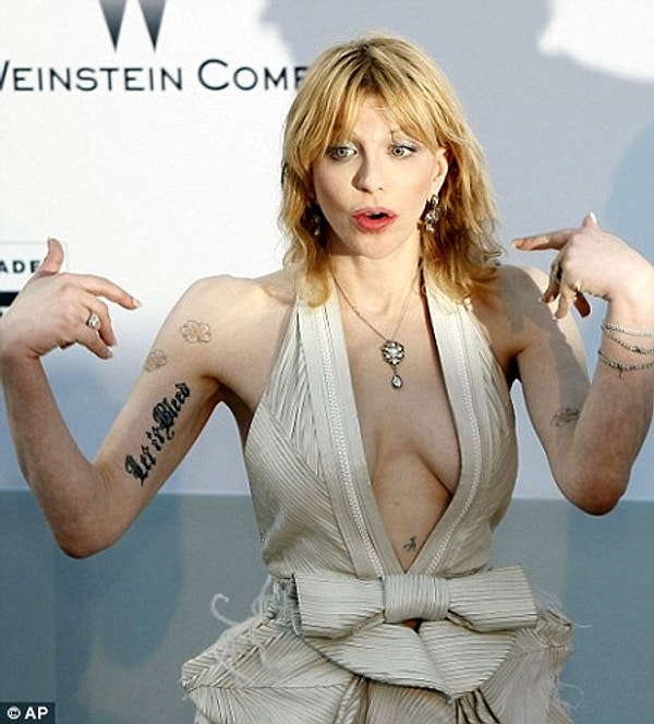 1. Кортни Лав