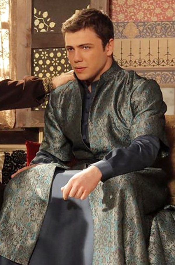 8. Толга Сарыташ - 27 лет