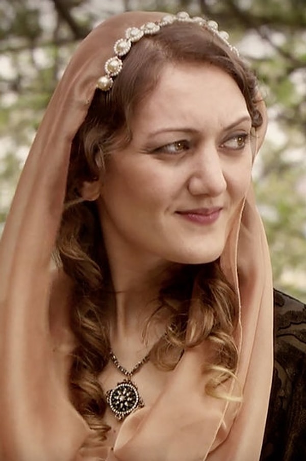 13. Пынар Чаглар Генчтюрк - 36 лет