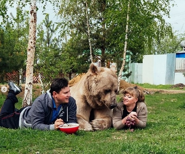 5. А это "родители" и дрессировщики животного - Светлана и Юрий.