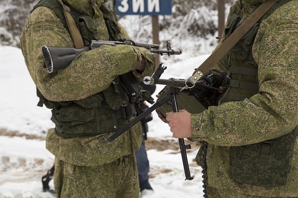 2. Что у солдата должно обязательно лежать в правом нагрудном кармане?