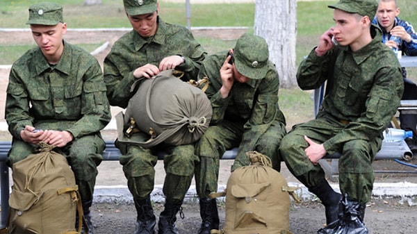 9. В те времена, когда срок службы составлял два года, как называли солдата, который пробыл в армии ровно год?