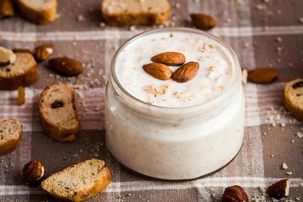 2. Йогурт с миндалем