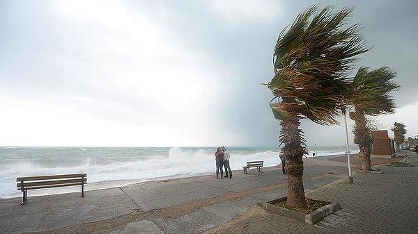 Meteoroloji, fırtınanın Türkiye'de pazar günü etkili olacağını duyurdu.
