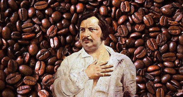 11. Günde yaklaşık 50 fincan kahve içtiği söylenen Balzac, kahve yapacak birisi olmadığında kahve çekirdeklerini çiğnerdi.