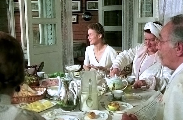 4. — Что будете? Чай с вареньем или кофе с молоком? — Кофе с…