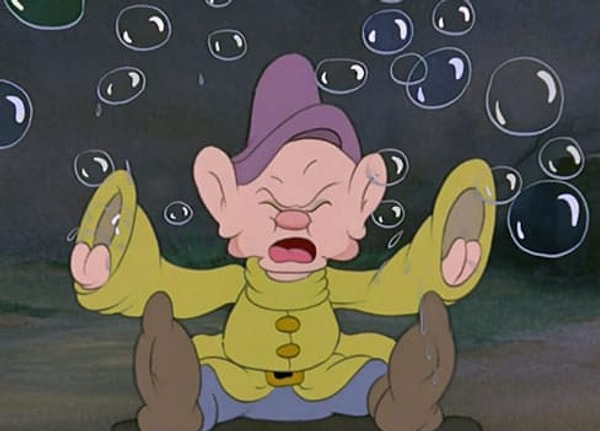 3. А обнаружили Микки на кадре из мультика "Белоснежка и семь гномов"?