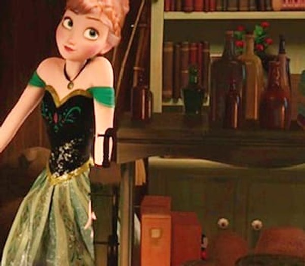 8. Видите Микки в кадре из мультика "Холодное сердце"?