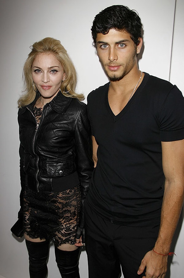 9. Мадонна и Хесус Лус