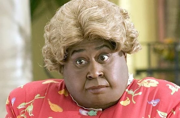 5. А эта женщина из "Дома большой мамочки" на самом деле...