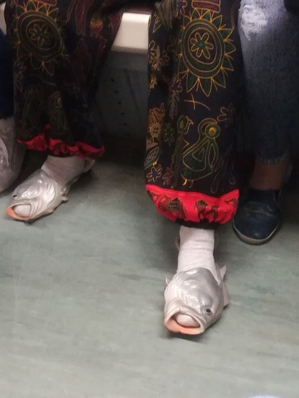 5. Пара обуви для любителей морской тематики...