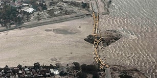 17 Bin Kişi Tahliye Edildi: Endonezya'yı Vuran Deprem ve Tsunami Sonrası Can Kaybı 1.200'ü Aştı