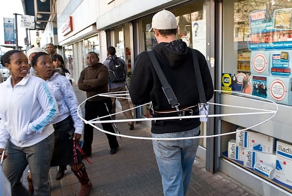 6. "Для тех, кто не любит лишних соприкосновений с незнакомыми людьми на улицах"