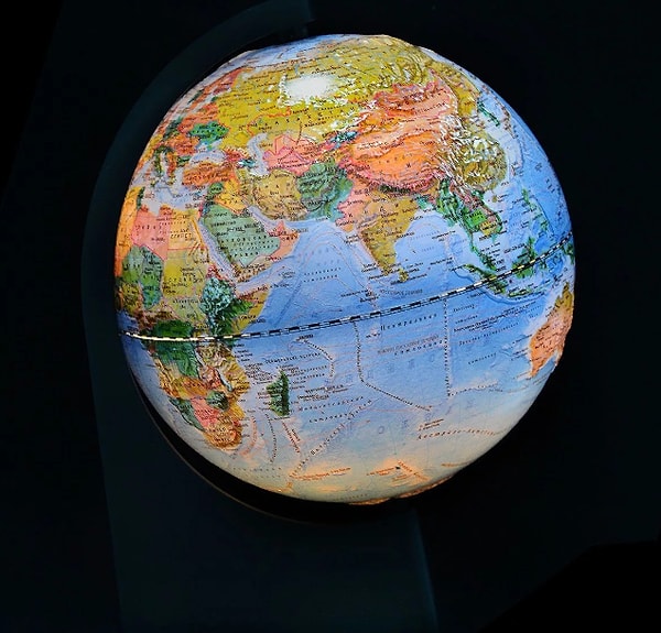 1. Что из перечисленного не является материком?